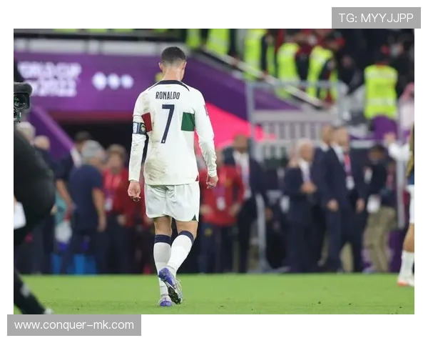 C罗闪耀世界杯赛场，精彩进球助力球队前进